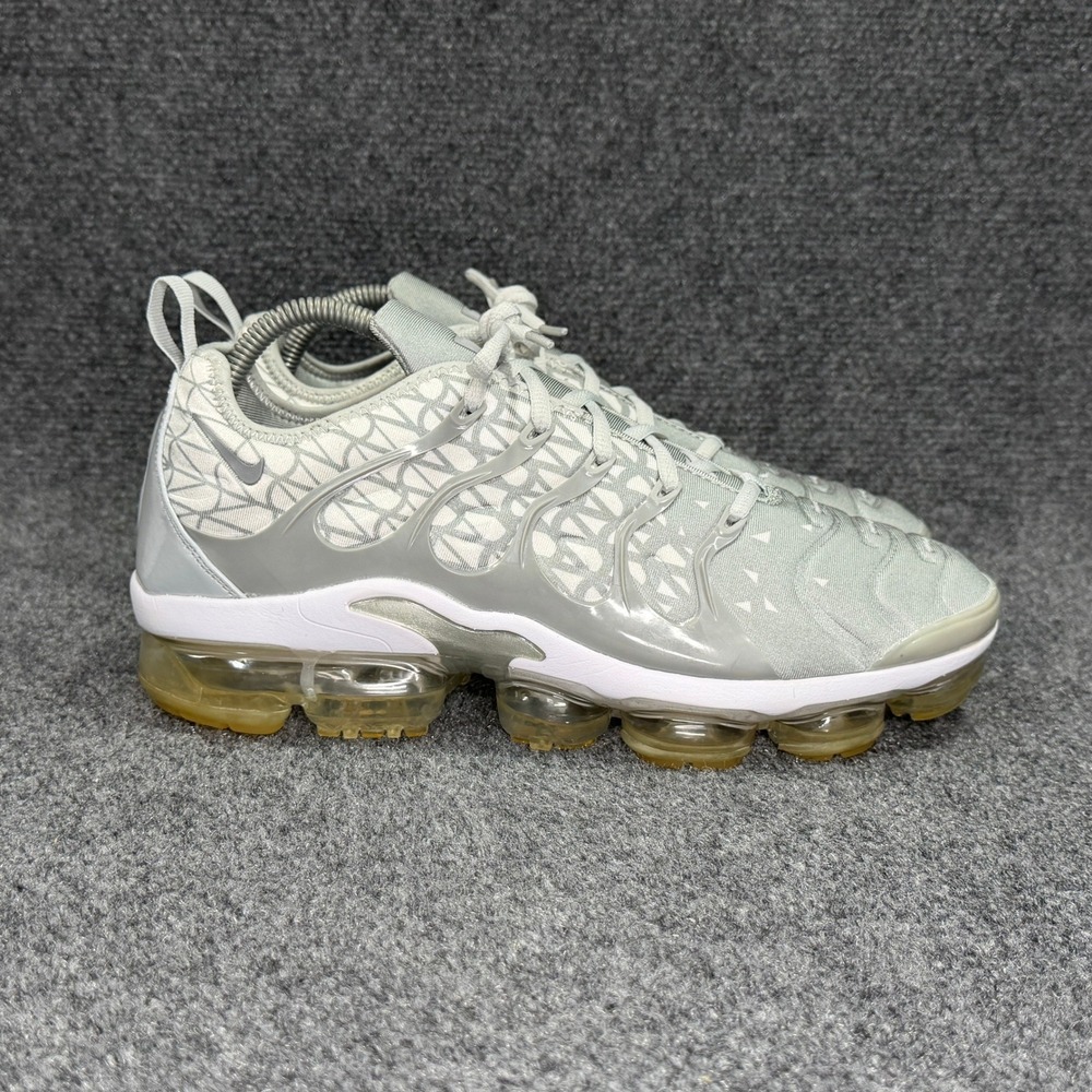 Nike Air VaporMax Plus Running Shoe Mens 11 Silver White Athletic Retro Sneakers
